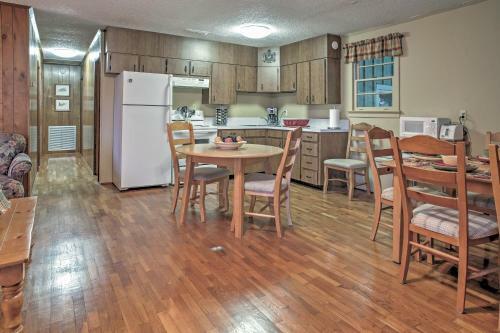 Charming Canalfront Retreat With Double Boat Slip!