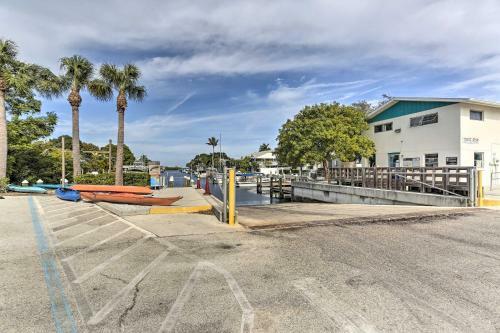 Bokeelia Home With Large Yard - Walk To Canals!