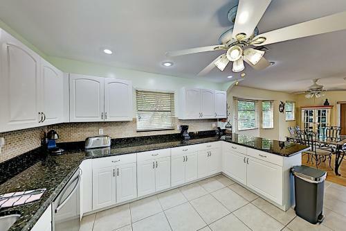 Alden Pine Getaway On Golf Course - Patio & Tennis Home