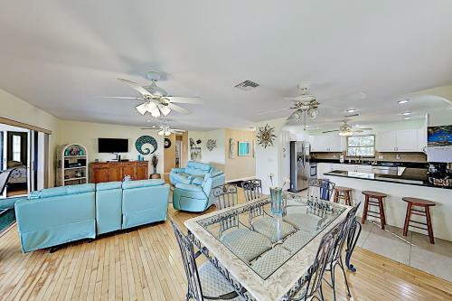 Alden Pine Getaway On Golf Course - Patio & Tennis Home