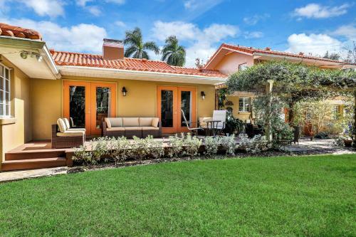 Estately Gardens At Fogarty Point