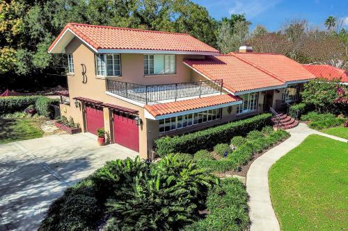 Estately Gardens At Fogarty Point