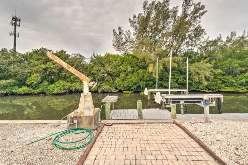 Home With Dock, Pool, Kayaks Walk To Palma Sola Bay