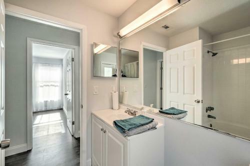 Large Home With Lanai, Steps To Bradenton River
