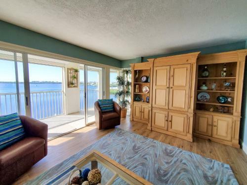 Hickory Bay West Condo