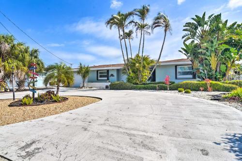 Coral Shores Waterfront Oasis With Private Dock