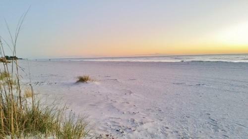 Beach Bungalow 2204 Unit A