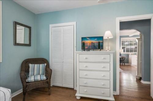Violetta Cottage Home