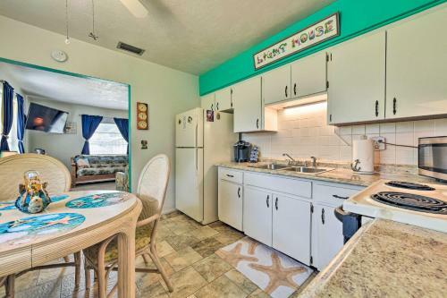 Lighthouse Cottage - Pet Friendly Bradenton Home