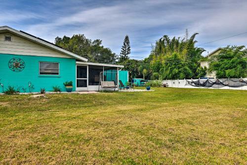 Lighthouse Cottage - Pet Friendly Bradenton Home