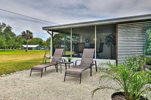 Lighthouse Cottage - Pet Friendly Bradenton Home