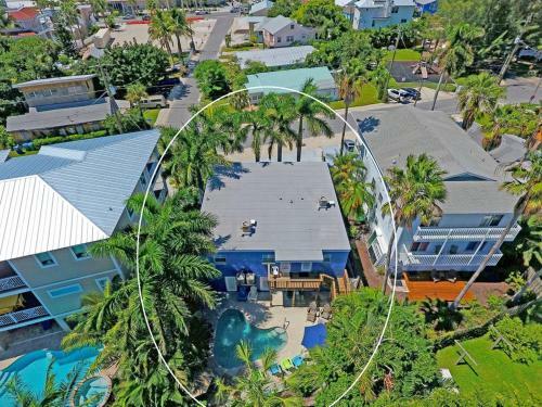Perfect Beach Retreat Pool Condo Located Between The Marina And Beach