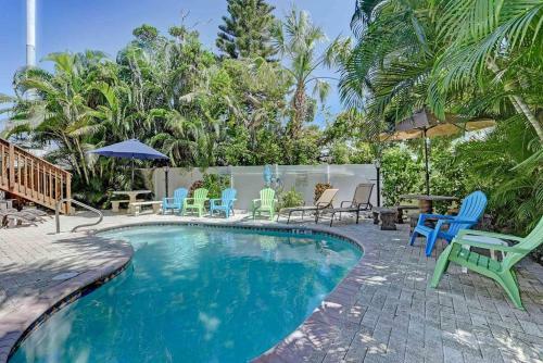 Perfect Beach Retreat Pool Condo Located Between The Marina And Beach