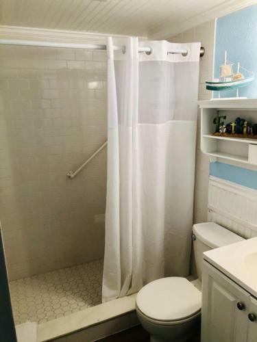 Perfect Beach Retreat Pool Condo Located Between The Marina And Beach