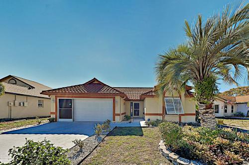 Pristine Home-screened Lanai & Private Pool Home