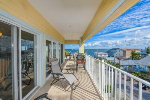 102 6th St S- Upstairs Home