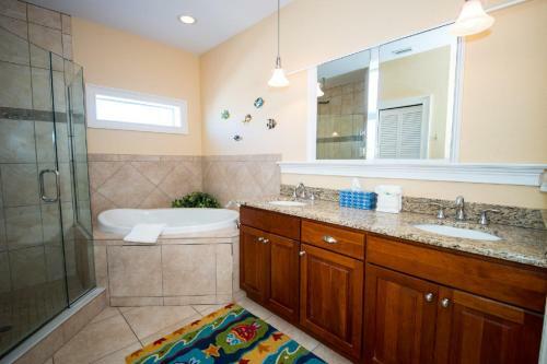 102 6th St S- Upstairs Home