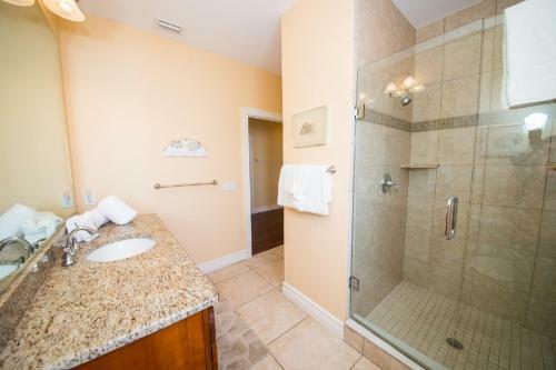 102 6th St S- Upstairs Home