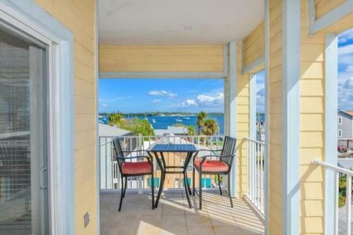 102 6th St S- Upstairs Home