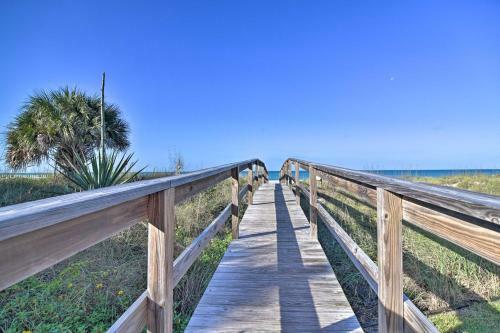 Townhome Located 200 Steps To A Locals-only Beach!