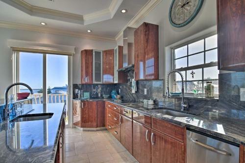 Townhome Located 200 Steps To A Locals-only Beach!