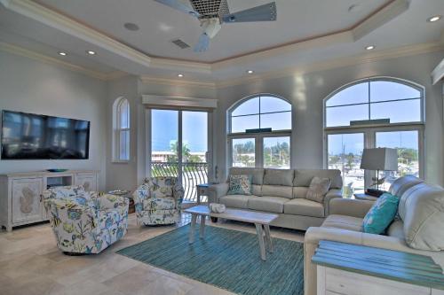Townhome Located 200 Steps To A Locals-only Beach!