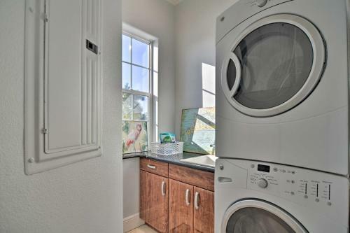 Townhome Located 200 Steps To A Locals-only Beach!