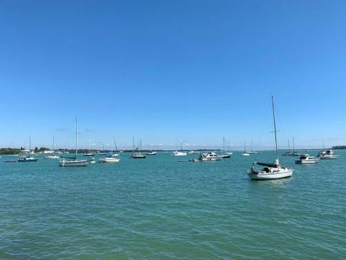 Ideal Beach Hideaway Pool Condo Located Between The Island Marina And Beach