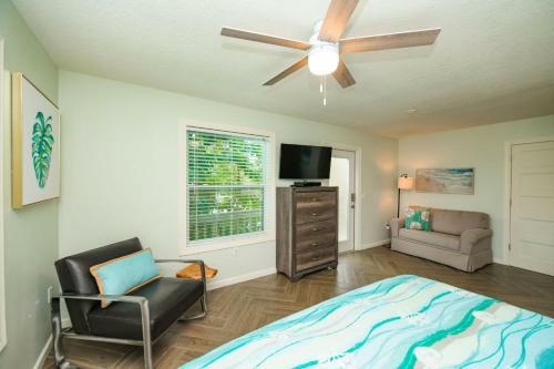Bimini Breeze By Ami Locals