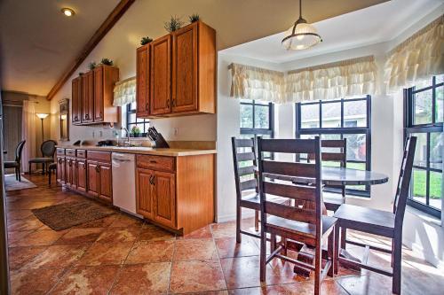 Newly Renovated Tropical Getaway In Cape Coral!