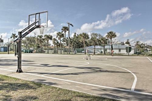 Apartamento Spanish-style Studio With Pool - Walk To Cocoa Beach