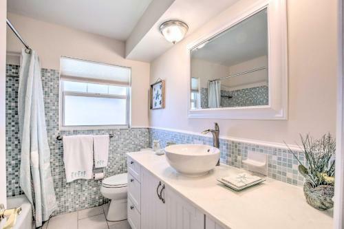 Cape Coral Waterfront Home With Pool And Dock!