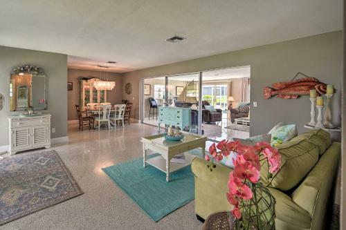 Canalfront Cape Coral Haven With Pool And Dock!