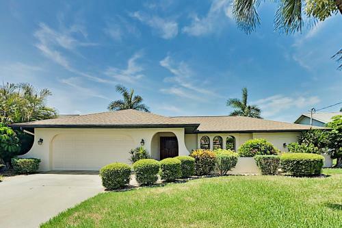 Gorgeous Canal Getaway With Pool & Private Dock Home