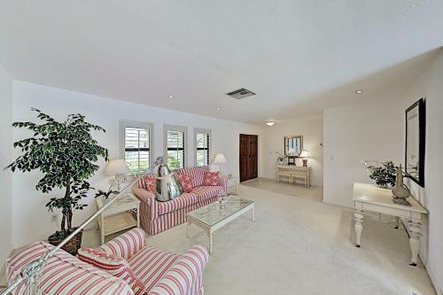 Gorgeous Canal Getaway With Pool & Private Dock Home