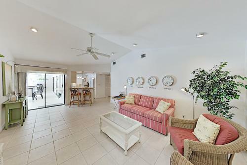 Gorgeous Canal Getaway With Pool & Private Dock Home