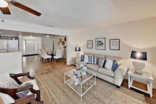 Luxe Waterfront Home With Private Dock & Pool! Home