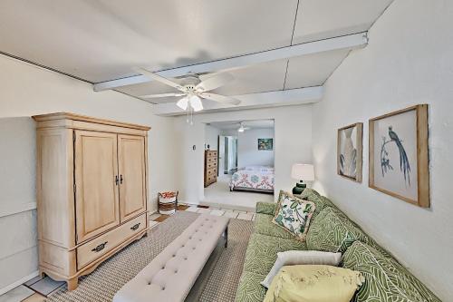 Luxe Waterfront Home With Private Dock & Pool! Home