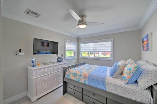 Sun-soaked Canalside Villa With Pool, Game Room