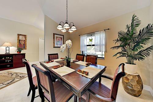 Canal-front Getaway - Boat Dock & Heated Pool Home