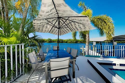 Apartamento Sunset - Waterfront Retreat - Heated Pool & Dock Duplex