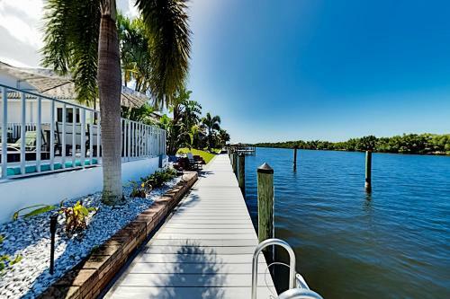 Apartamento Sunset - Waterfront Retreat - Heated Pool & Dock Duplex