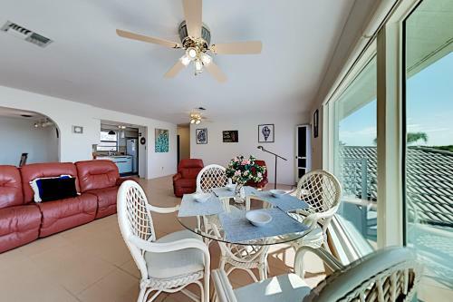 Apartamento Sunset - Waterfront Retreat - Heated Pool & Dock Duplex