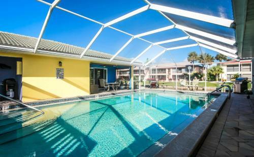Gulf Access #a 3 Bedroom W/ Heated Pool