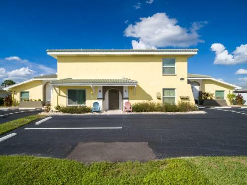 Gulf Access #d 2-bedroom W/ Heated Pool