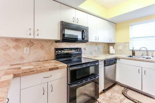 Gulf Access #d 2-bedroom W/ Heated Pool