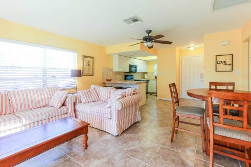 Gulf Access #d 2-bedroom W/ Heated Pool