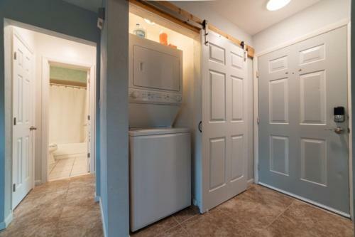 Gulf Access #d 2-bedroom W/ Heated Pool