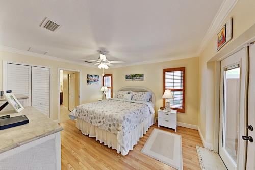 Canal-front Cape Coral Oasis With Private Pool Home