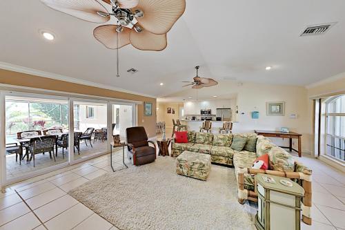Canal-front Cape Coral Oasis With Private Pool Home